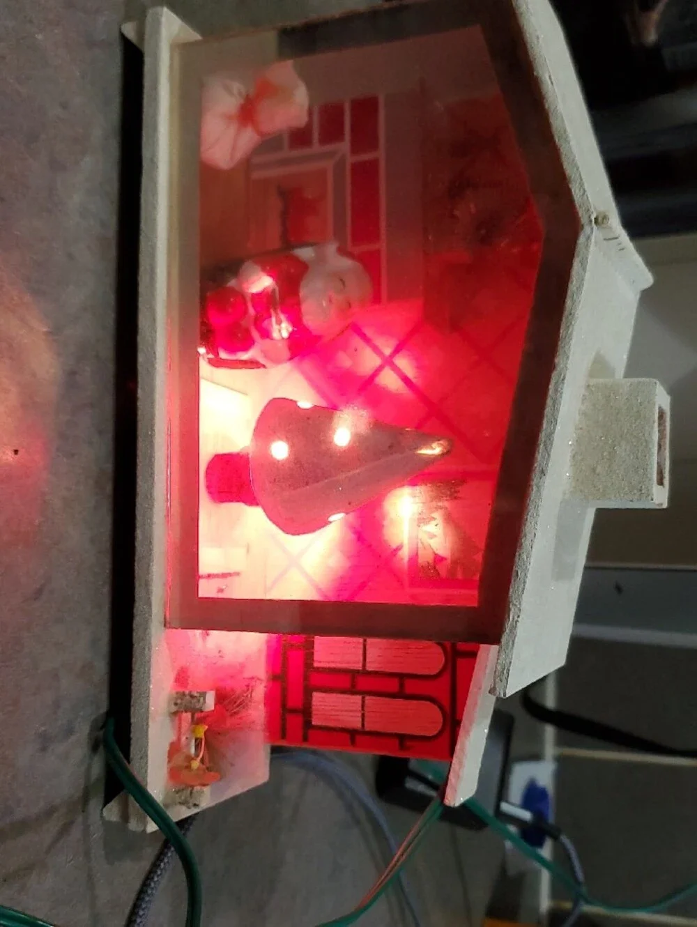 Vintage Japan Light Up Twinkle Shadow Box Santa House